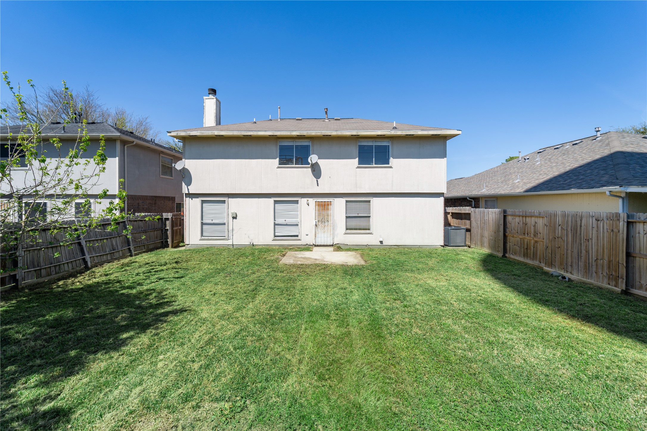 11959 Swords Creek Road Houston, TX 77067 - Photo 27 of 30 a view of a yard in front of a house with plants and large tree