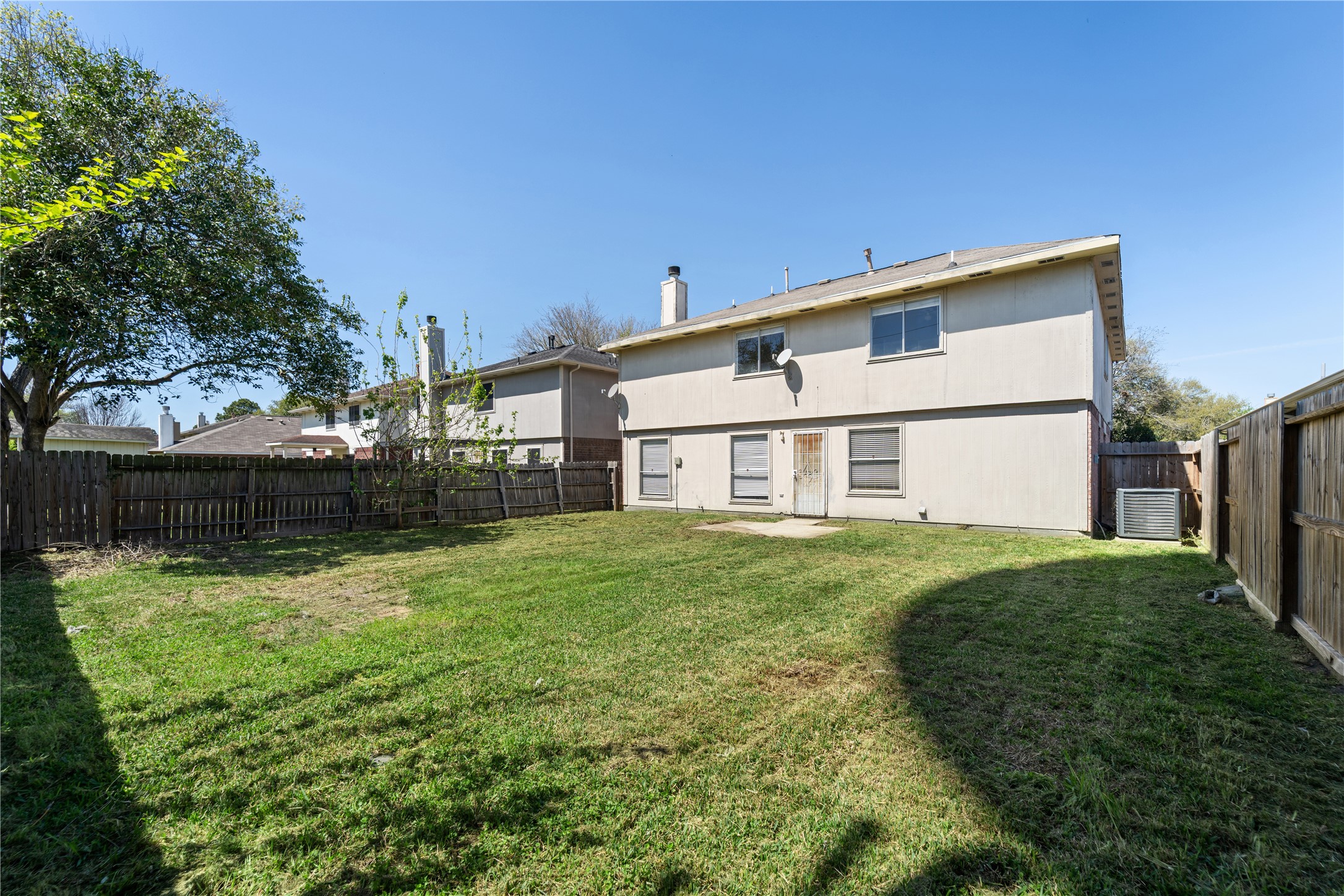 11959 Swords Creek Road Houston, TX 77067 - Photo 28 of 30 a view of a backyard of the house