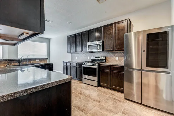 $2,800 | 7638 Alum Lane, Baytown, TX 77521