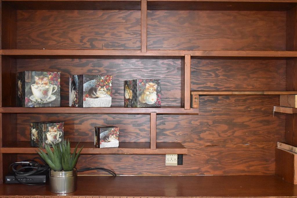 327 Reservoir Road Apollo, PA 15613 - Photo 11 of 25 Built in cabinets