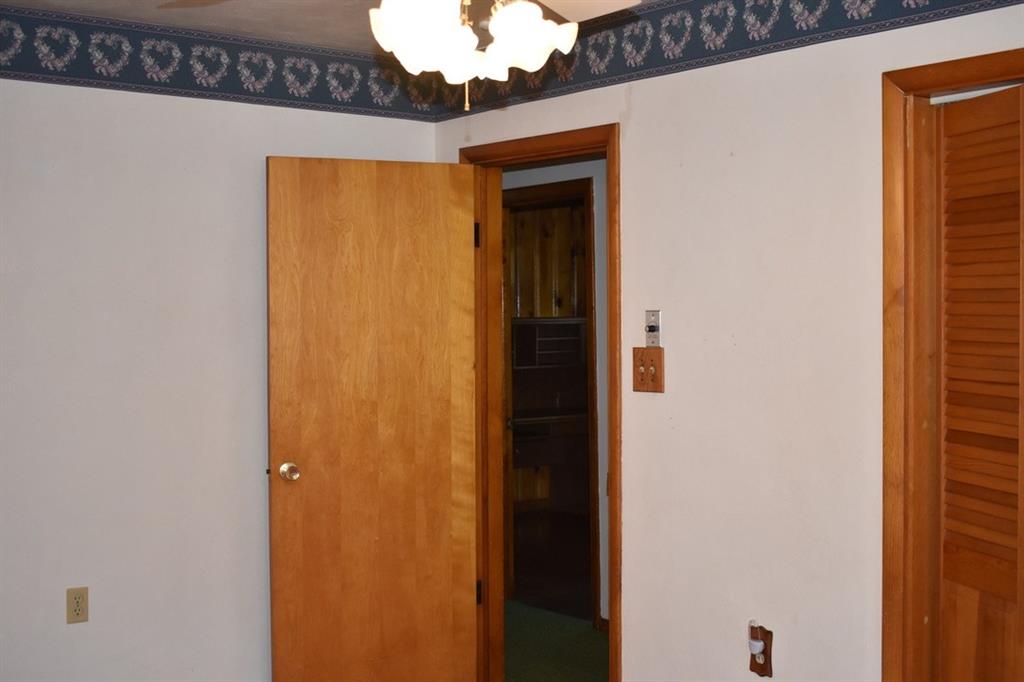 327 Reservoir Road Apollo, PA 15613 - Photo 14 of 25 Master room