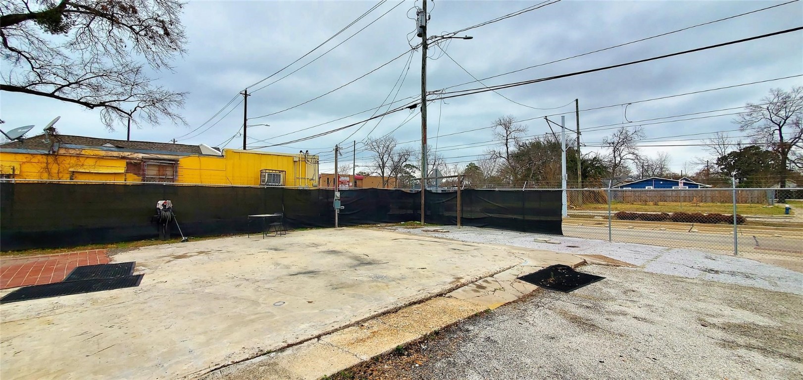 3903 Fulton Street Houston, TX 77009 - Photo 7 of 16 a view of a backyard of a house