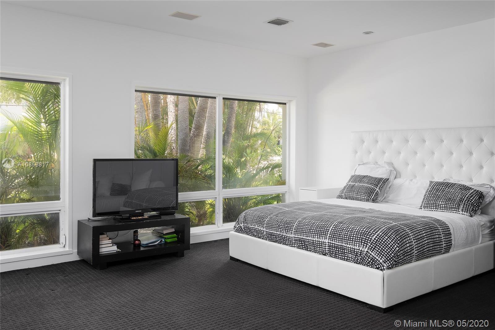 1925 Northeast 118th Road North Miami, FL 33181 - Photo 13 of 21 Gallery Image 13
