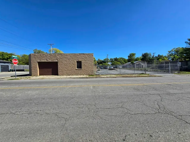 $150,000 | 1100 South Macedonia Avenue, Muncie, IN 47302