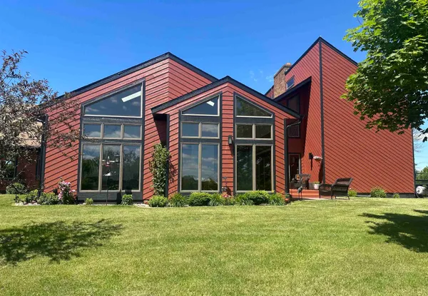 $949,999 | W10290 Lumsden Road, Elroy, WI 53929