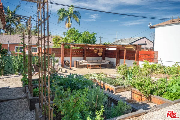 $4,995 | 6101 South Mansfield Avenue, Los Angeles, CA 90043