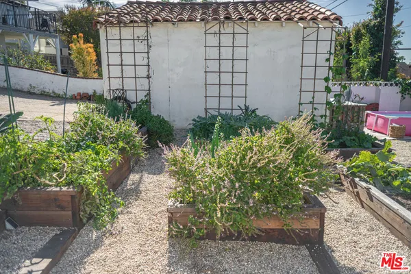 $4,995 | 6101 South Mansfield Avenue, Los Angeles, CA 90043