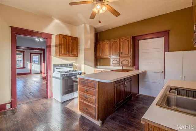 $99,900 | 124 West Prairie Street, Staunton, IL 62088