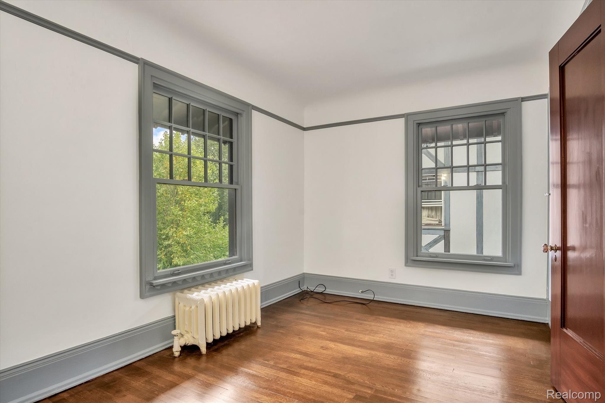 703 Edison Street Detroit, MI 48202 - Photo 33 of 47 29-703-Edison-Windowstill-Real-Estate-Photography-29.jpg