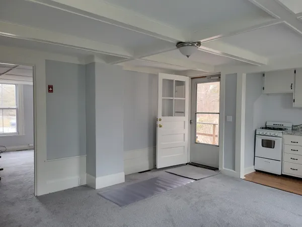 $2,000 | 106 Emerson Avenue, Unit C, Hampstead, NH 03841