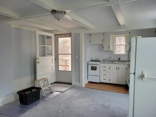 $2,000 | 106 Emerson Avenue, Unit C, Hampstead, NH 03841