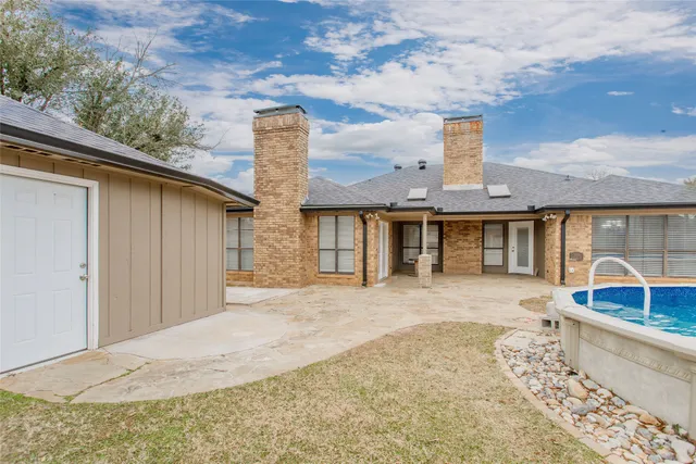 $329,000 | 1909 Castlegate Drive, Henderson, TX 75654