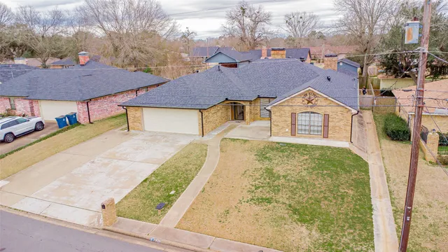 $329,000 | 1909 Castlegate Drive, Henderson, TX 75654