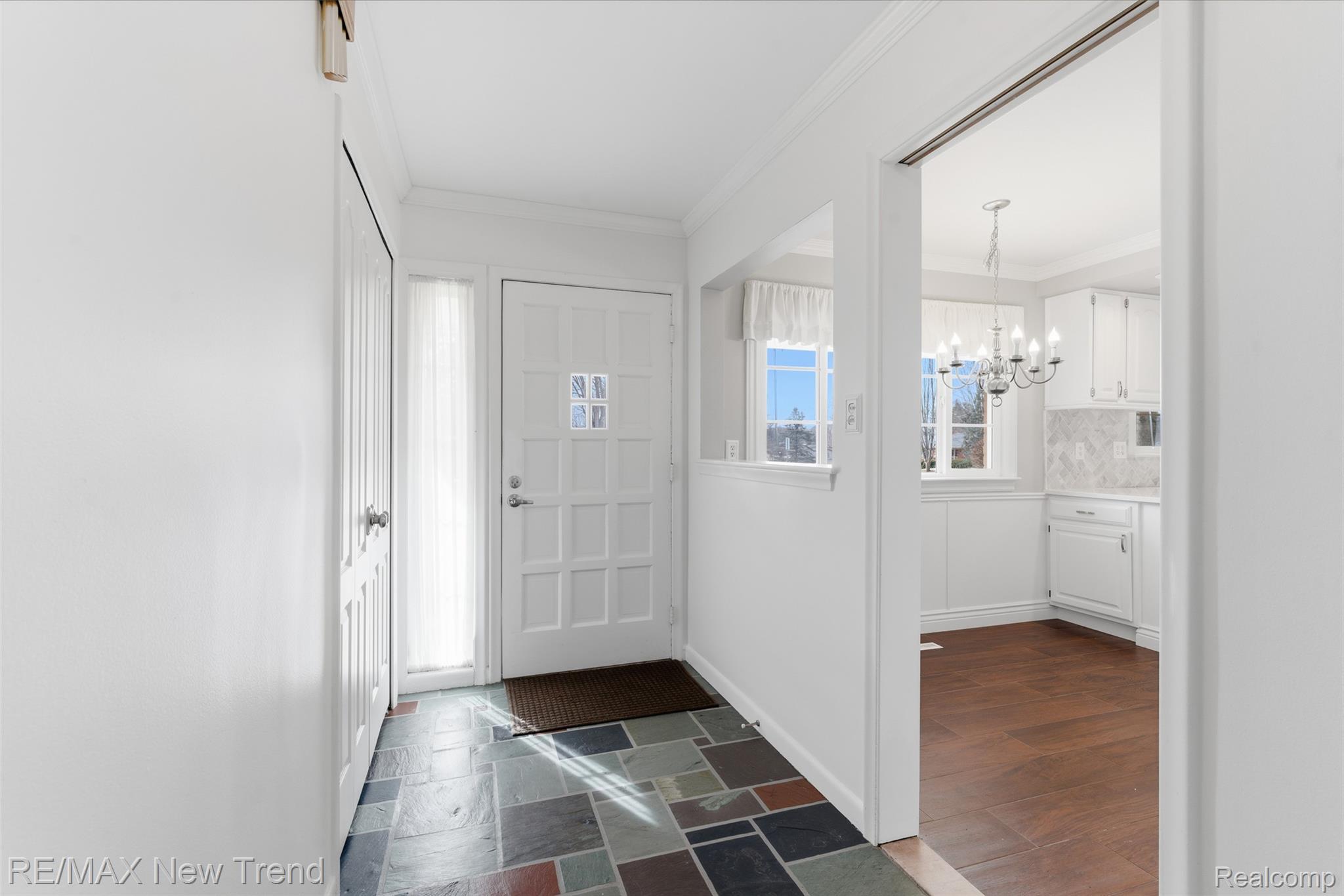 1043 Westview Road Bloomfield Hills, MI 48304 - Photo 9 of 43 6_1043 westview rd-6.jpg