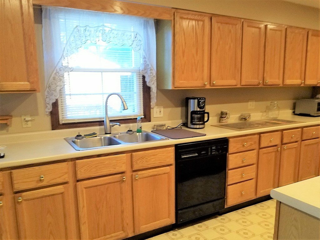 84 Old Southbridge Road Dudley, MA 01571 - Photo 9 of 30 Gallery Image 9