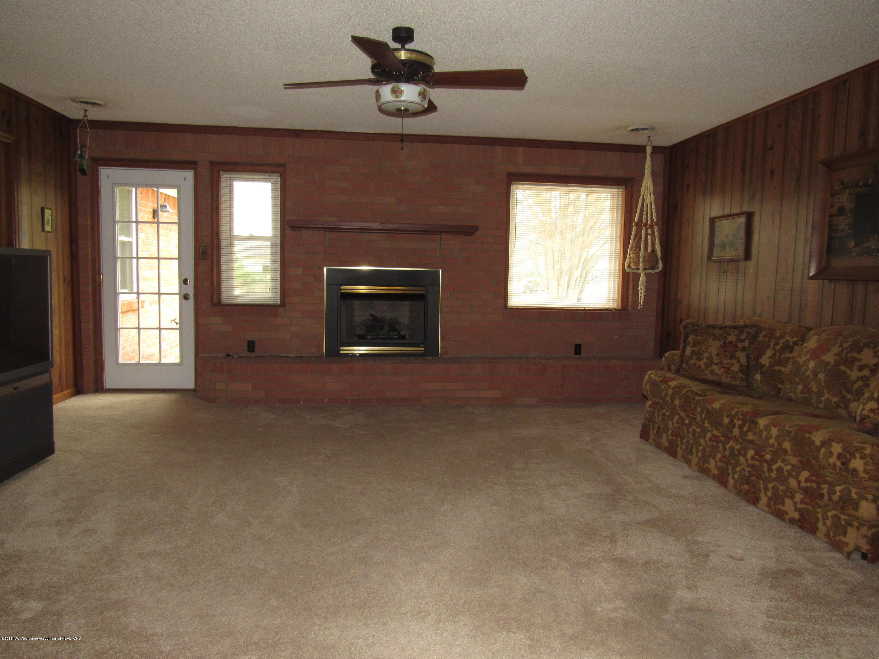 3785 Byhalia Road Hernando, MS 38632 - Photo 4 of 18 living room 2