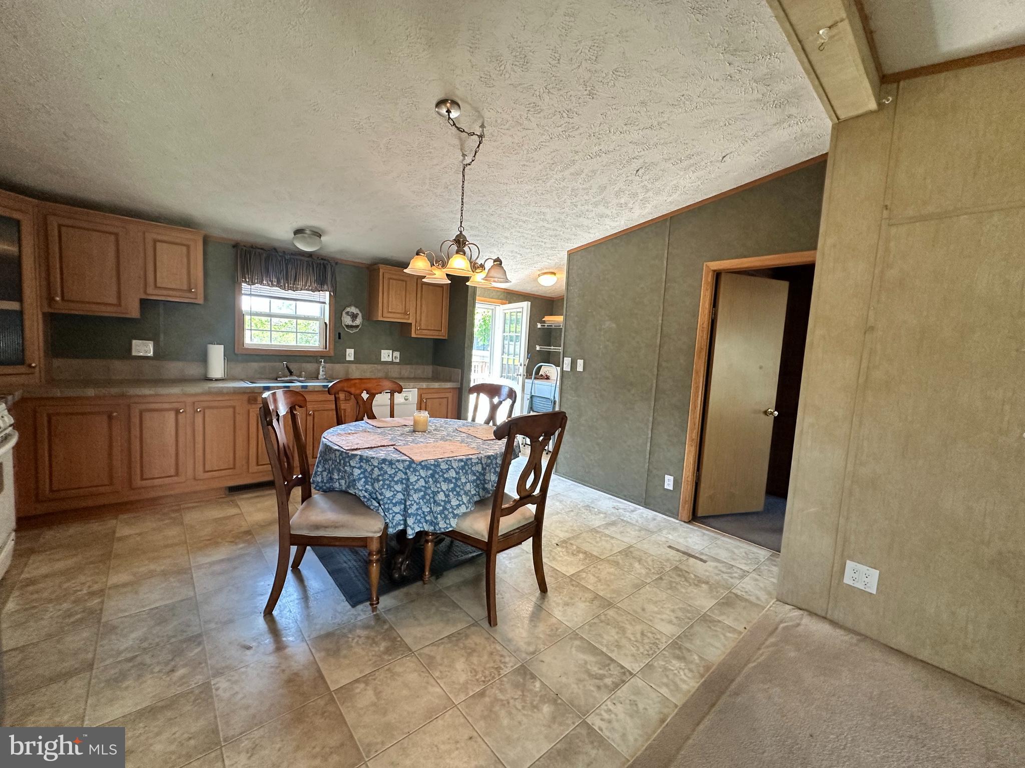 35390 Heron Road Millsboro, DE 19966 - Photo 3 of 25 a dining room with furniture and window