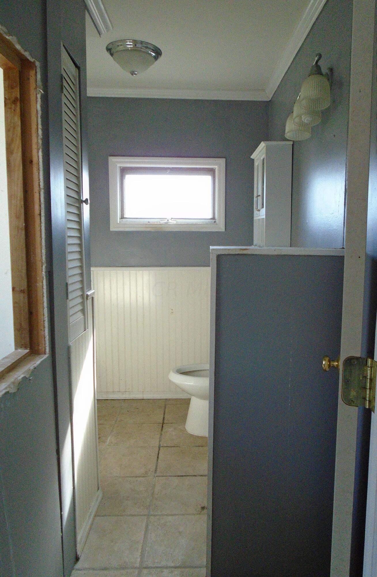 4677 Bixby Road Groveport, OH 43125 - Photo 10 of 22 MLS full bathroom first floor Bixby