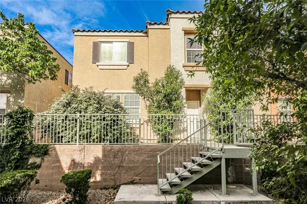 $2,200 | 7560 Trendy Court, Las Vegas, NV 89149