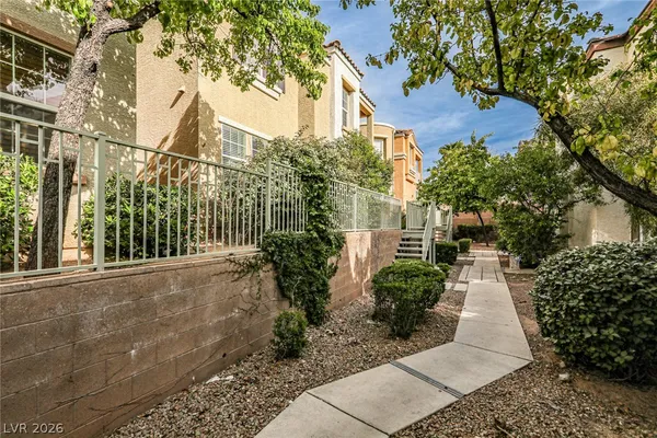 $2,200 | 7560 Trendy Court, Las Vegas, NV 89149
