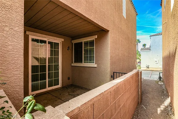 $2,200 | 7560 Trendy Court, Las Vegas, NV 89149