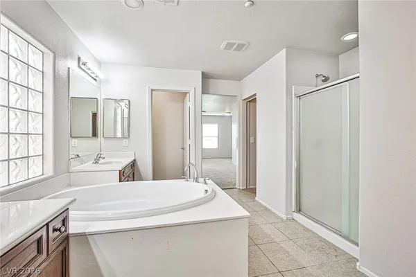 $2,200 | 7560 Trendy Court, Las Vegas, NV 89149