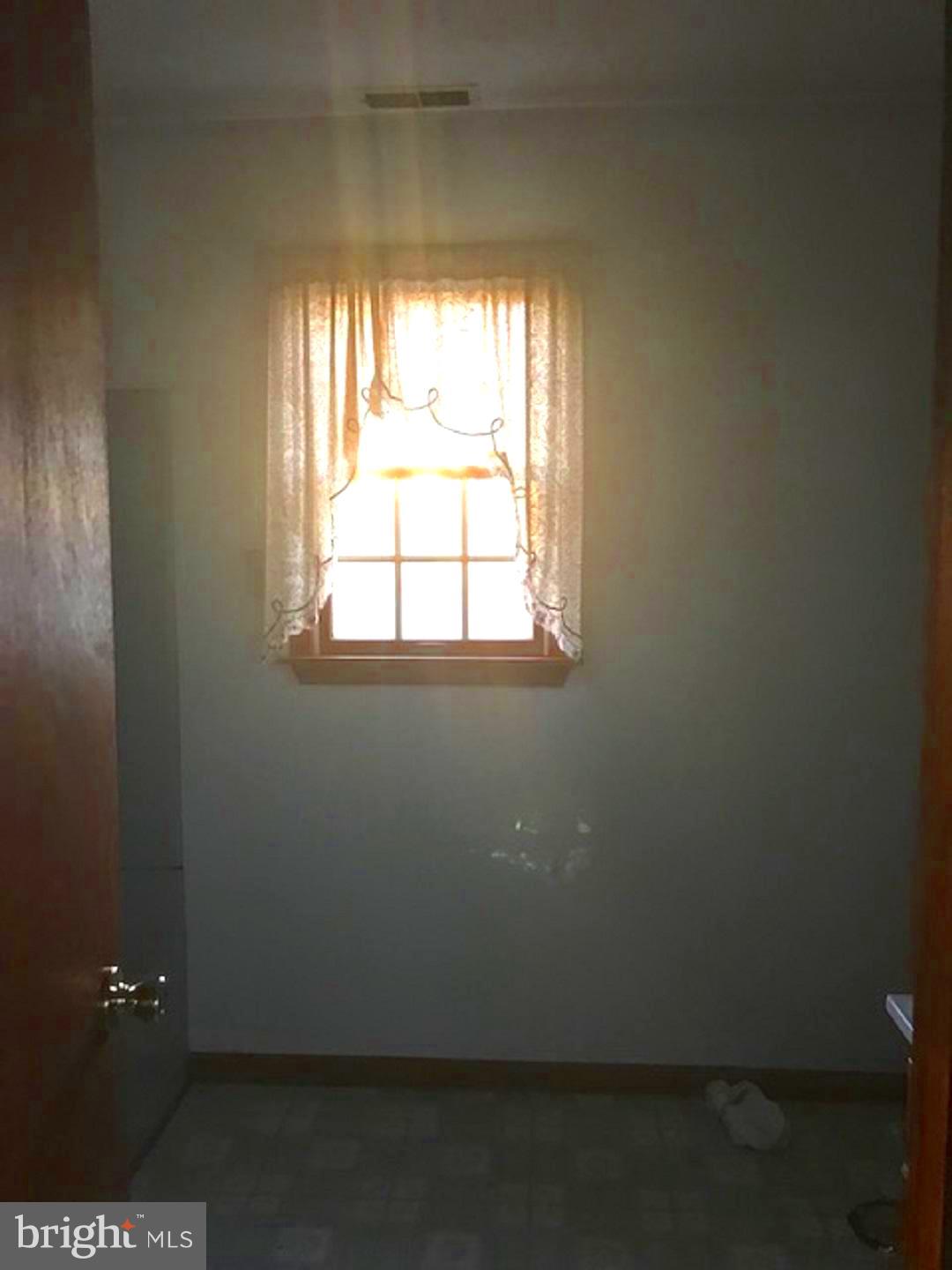 319 Maple Road Mount Laurel, NJ 08054 - Photo 20 of 24 2nd Level Bathroom