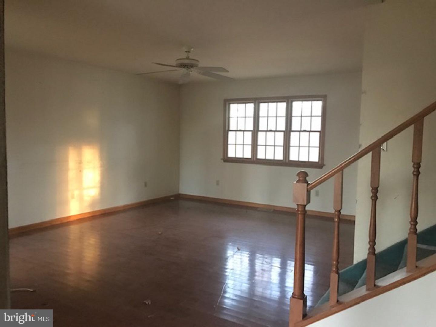 319 Maple Road Mount Laurel, NJ 08054 - Photo 7 of 24 Living Room