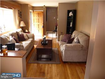 18 Anderson Road Newark, DE 19713 - Photo 6 of 12 Living Room