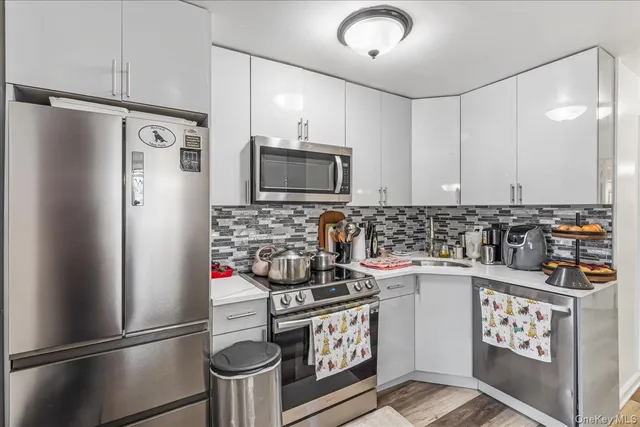 $1,188,000 | 132-14 Horace Harding Expressway | Kew Gardens Hills