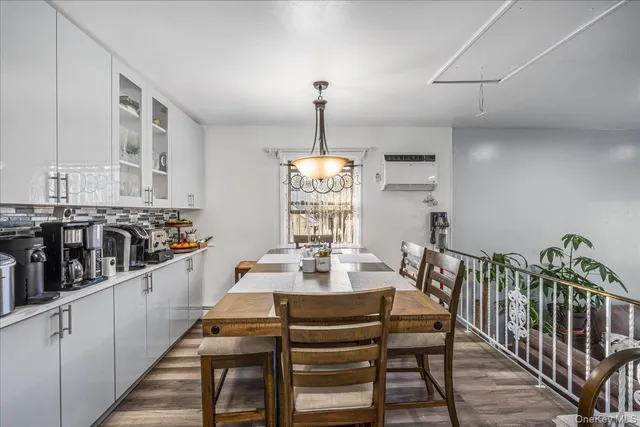 $1,188,000 | 132-14 Horace Harding Expressway | Kew Gardens Hills