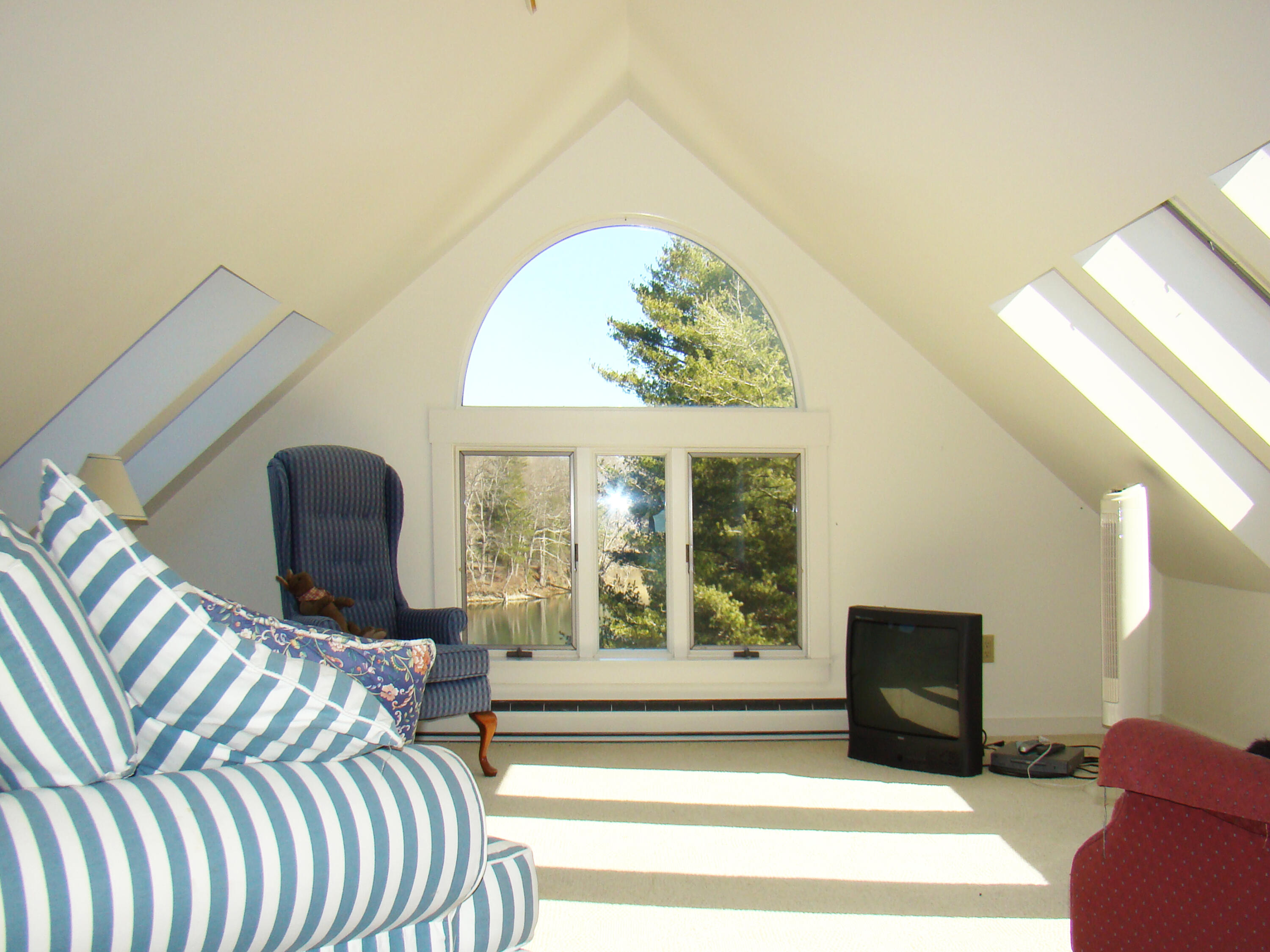 28 Lewis Point Road, Unit 2 Damariscotta, ME 04543 - Photo 22 of 26 DSC01988-mod