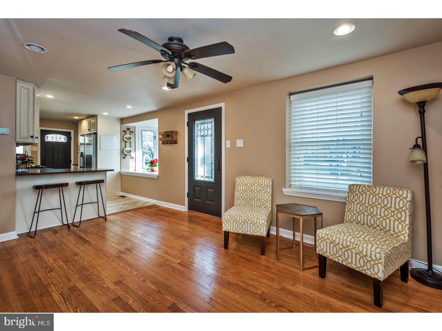 422 Madison Road Willow Grove, PA 19090 - Photo 3 of 22 Living Room