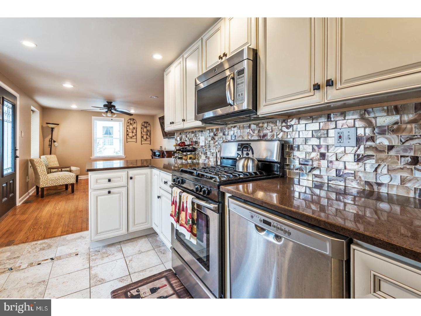 422 Madison Road Willow Grove, PA 19090 - Photo 6 of 22 Kitchen