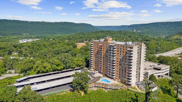 $329,000 | 1131 Stringers Ridge Road, Unit 12B, Chattanooga, TN 37405