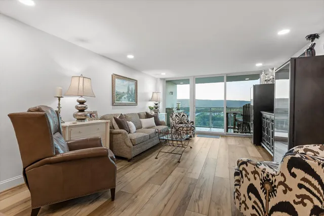 $329,000 | 1131 Stringers Ridge Road, Unit 12B, Chattanooga, TN 37405