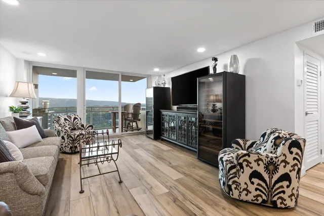 $329,000 | 1131 Stringers Ridge Road, Unit 12B, Chattanooga, TN 37405