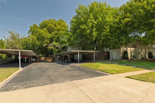 a view of a house with backyard and trees