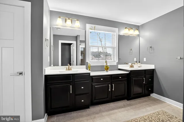 $750,000 | 911 Cadman Drive, Middletown, DE 19709