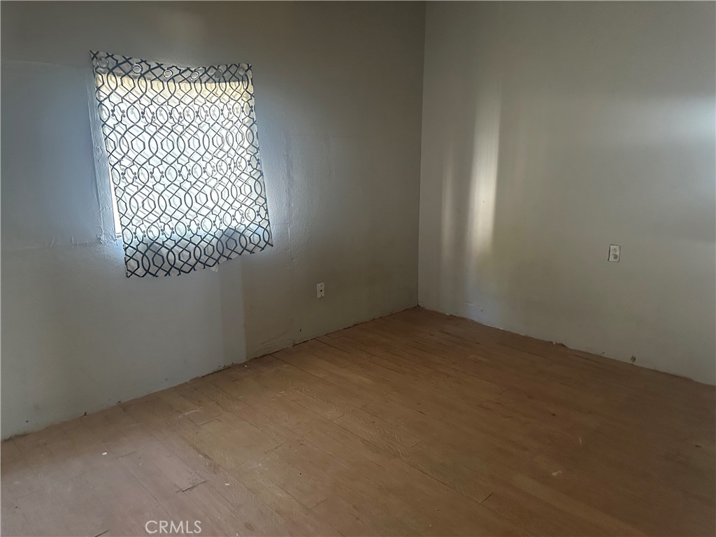 7900 West Myrtle Avenue Winton, CA 95388 - Photo 13 of 21 an empty room with a window