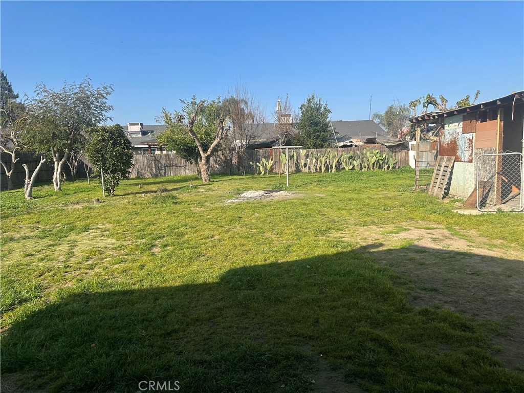 7900 West Myrtle Avenue Winton, CA 95388 - Photo 15 of 21 a view of a large trees with lawn chairs