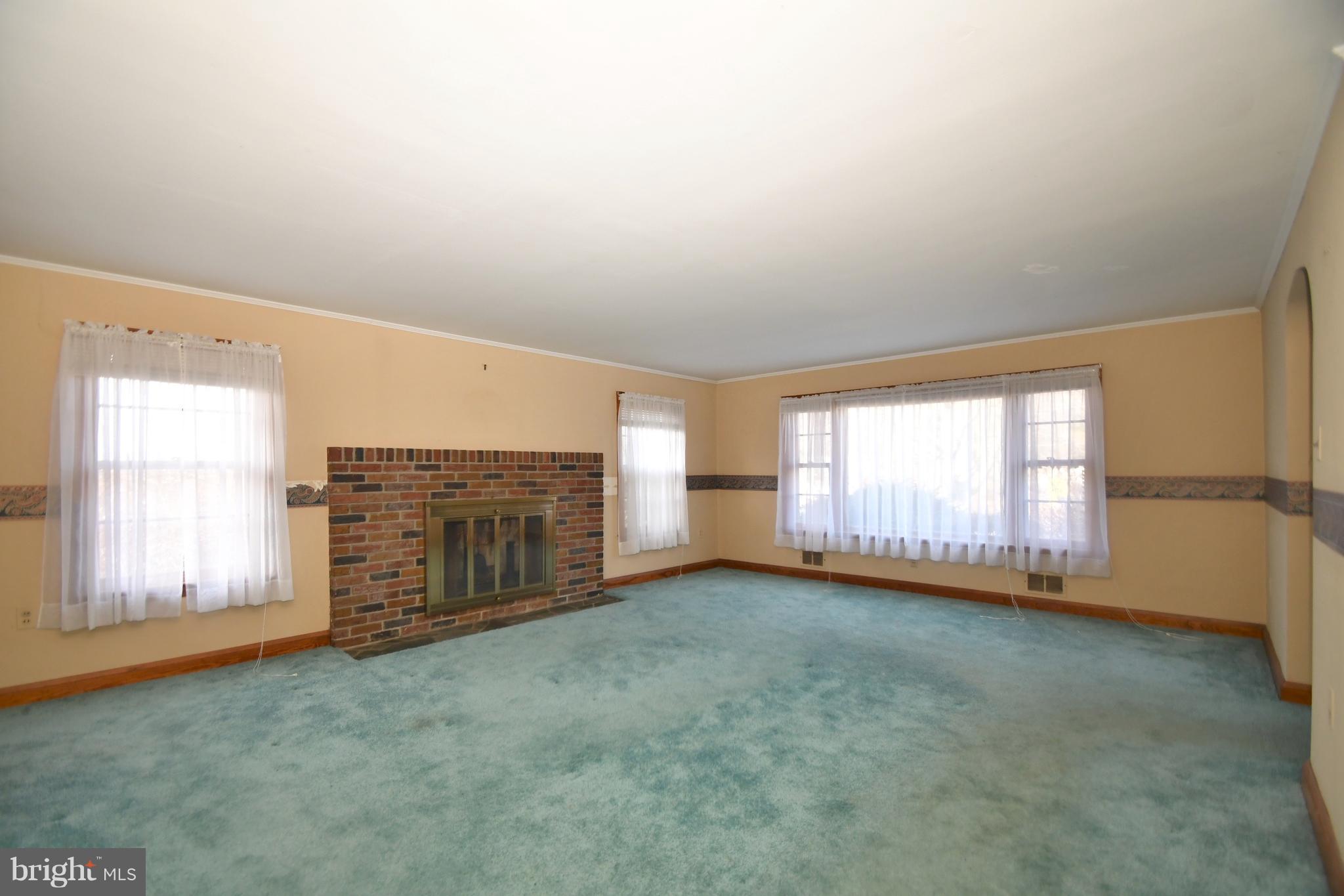 2509 Philadelphia Road Edgewood, MD 21040 - Photo 8 of 26 Living Room