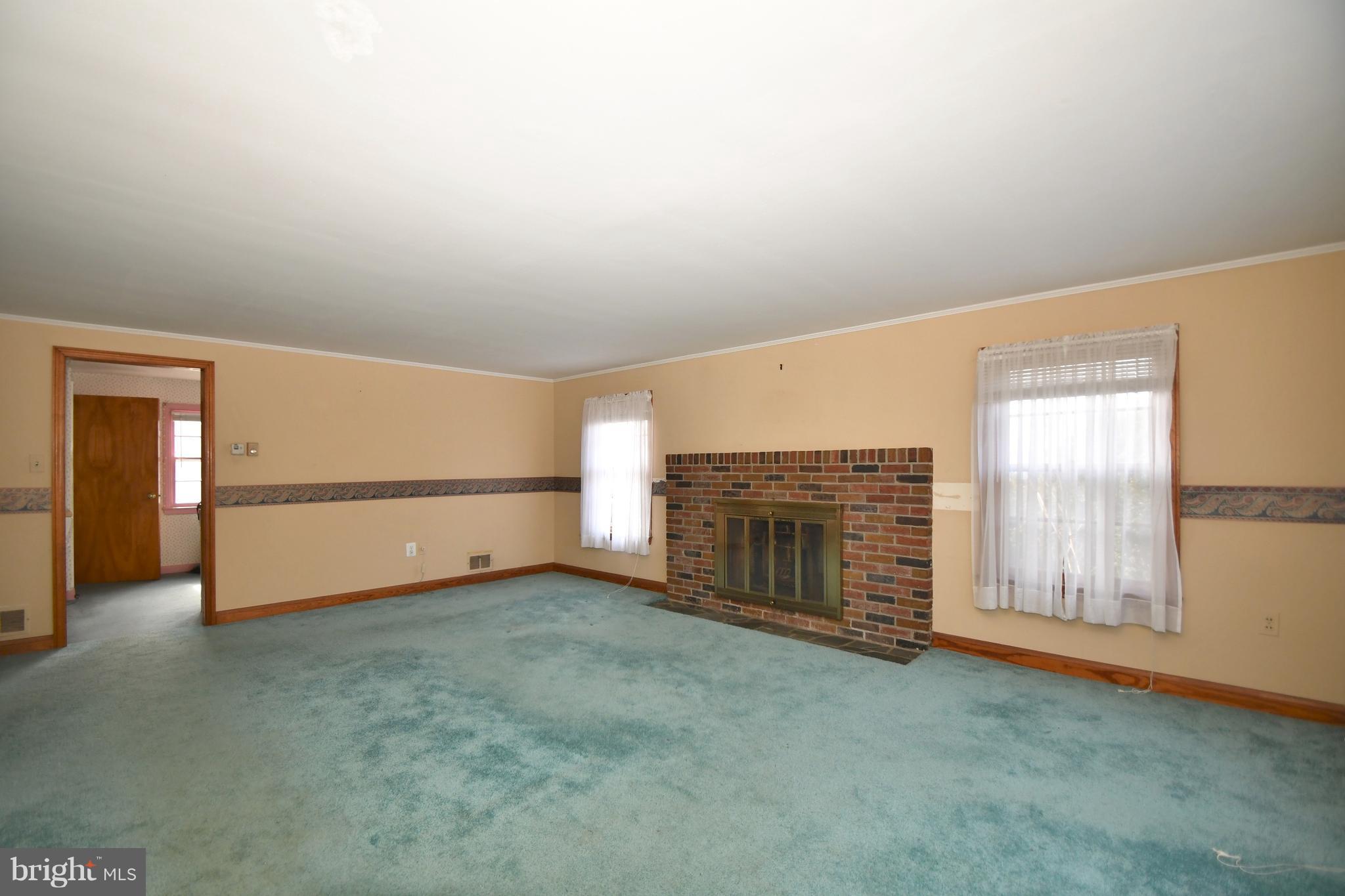 2509 Philadelphia Road Edgewood, MD 21040 - Photo 9 of 26 Living Room