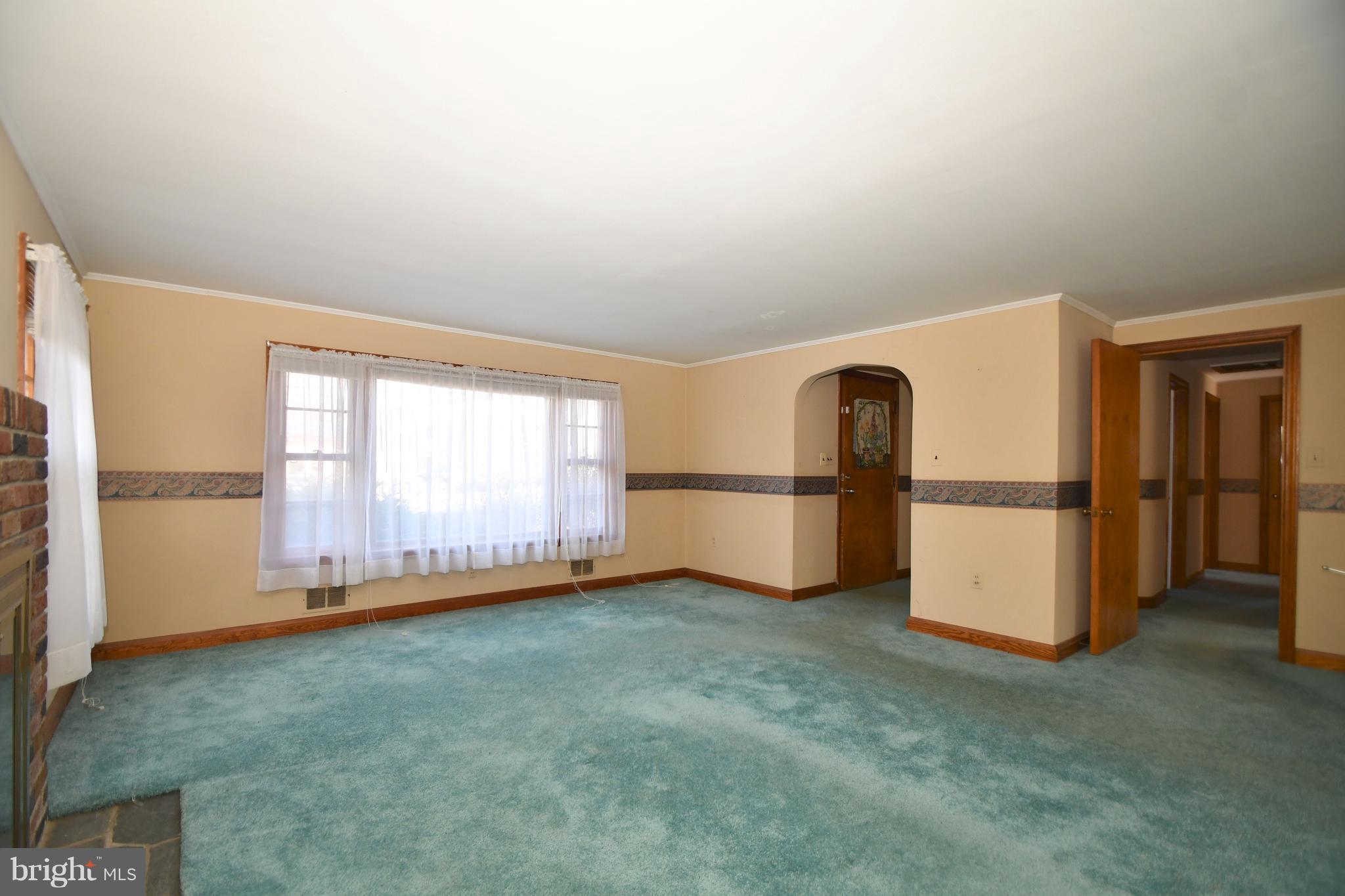 2509 Philadelphia Road Edgewood, MD 21040 - Photo 10 of 26 Living Room