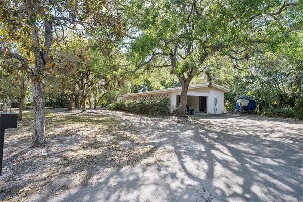 $1,700,000 | 11600 Southwest 69th Court, Pinecrest, FL 33156