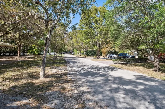 $1,975,000 | 11600 Southwest 69th Court, Pinecrest, FL 33156