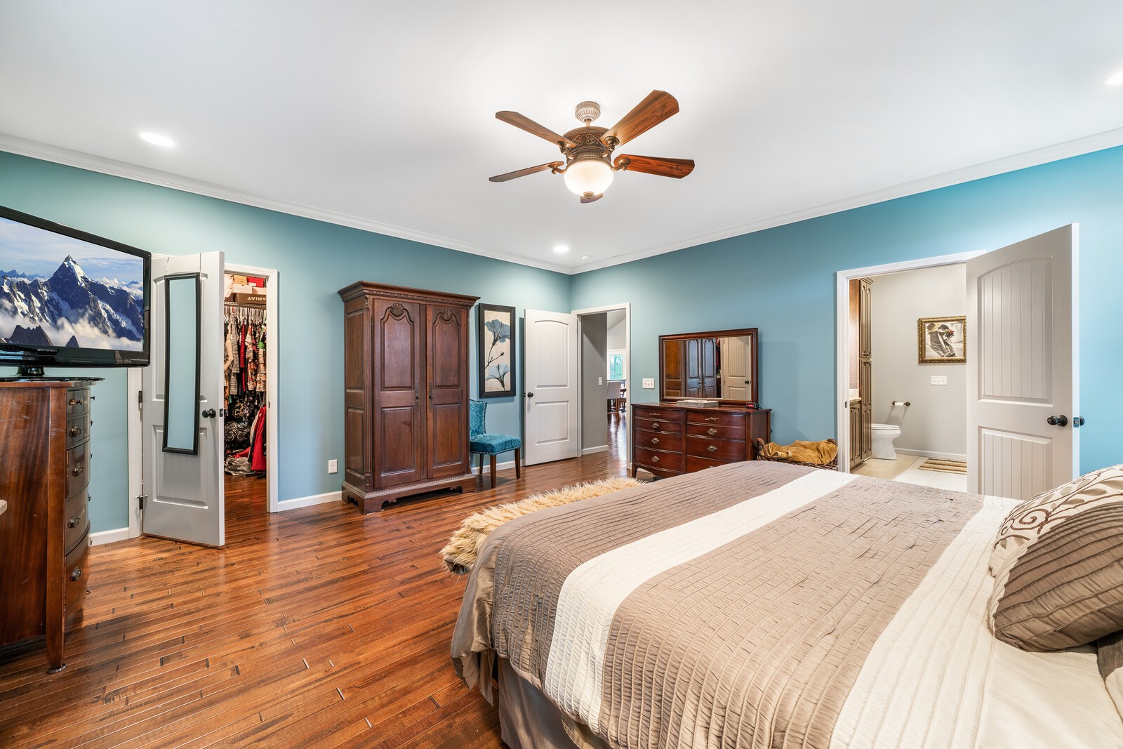 642 Campground Road Livingston, TN 38570 - Photo 11 of 49 a bedroom with a bed and a tv on the dresser
