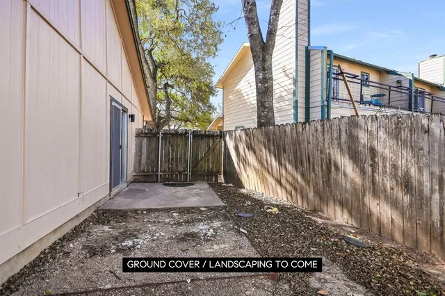a view of a backyard with pathway