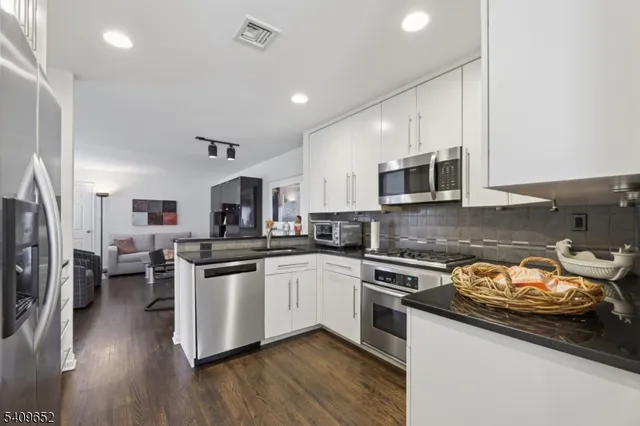 $639,900 | 7 Coniston Court, Wayne, NJ 07470