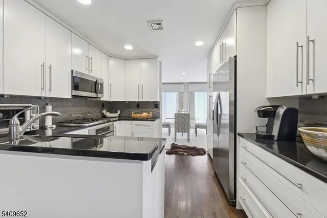 $639,900 | 7 Coniston Court, Wayne, NJ 07470